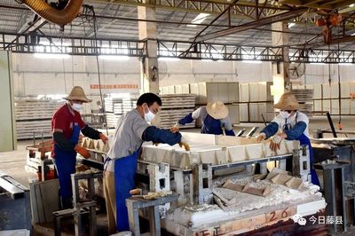 固废再利用环保产品有“钱景”丨藤县中和陶瓷产业园企业增强创新活力小记